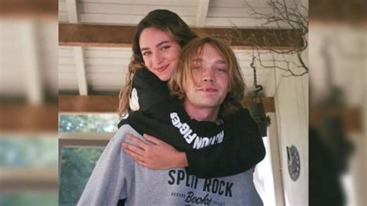 Is Charlie Plummer Gay? Girlfriend Or Partner |