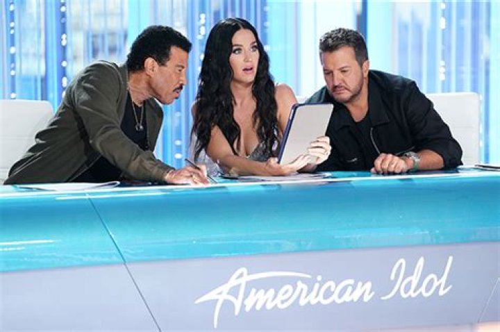Katy Perry Accused Of Mom-Shaming American Idol Contestant Hollywood Life