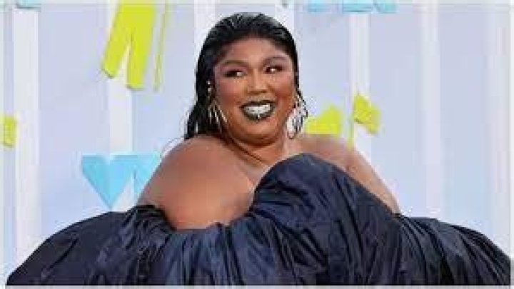 Lizzo Biography - Facts, Childhood, Family Life & Achievements