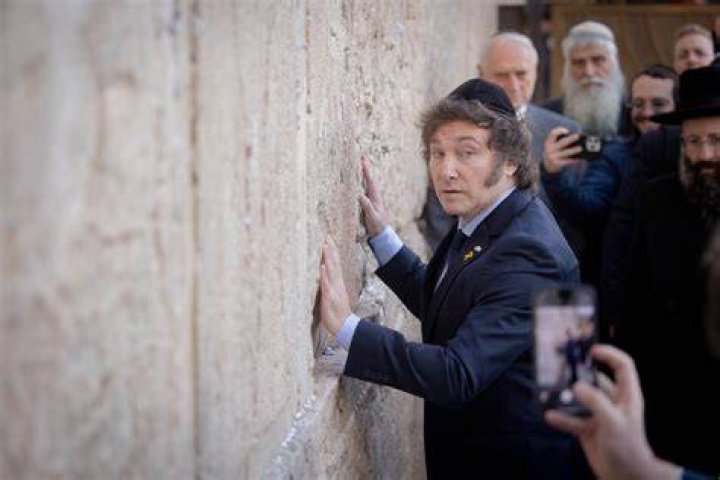 Unveiling John Oliver's Enigmatic Faith: Is He Jewish?
